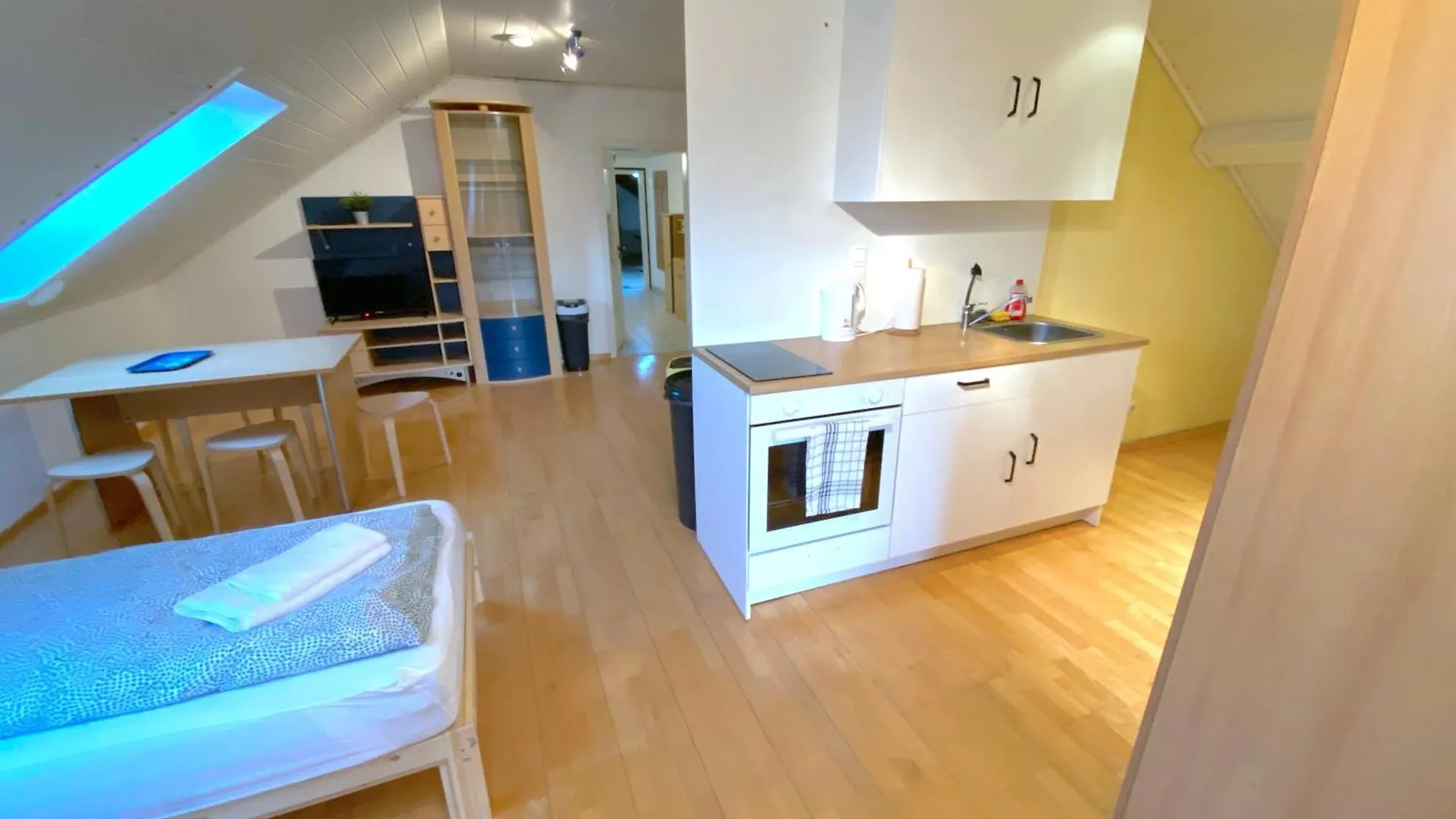 V Apartment 4 Personen - Monteurzimmer - Ferienwohnung - Kronwieden Loiching